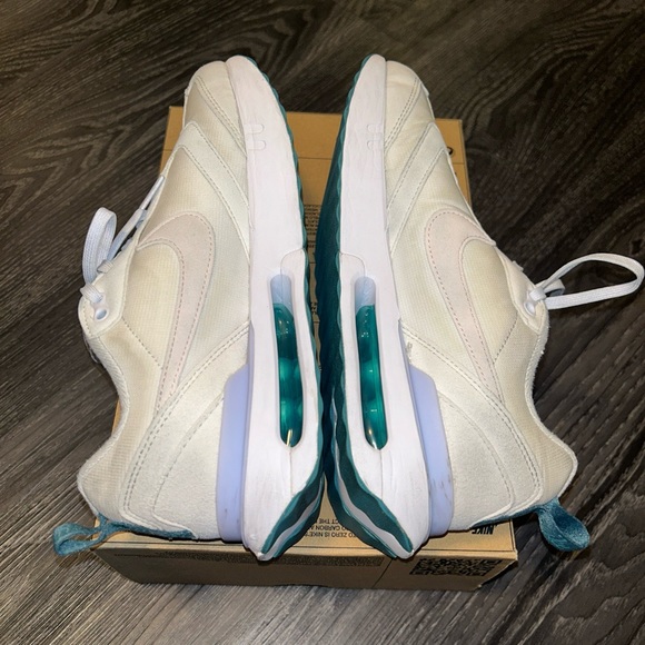 Nike Air Max Dawn (GS) Size 6y Athletic Shoes - Picture 5 of 7